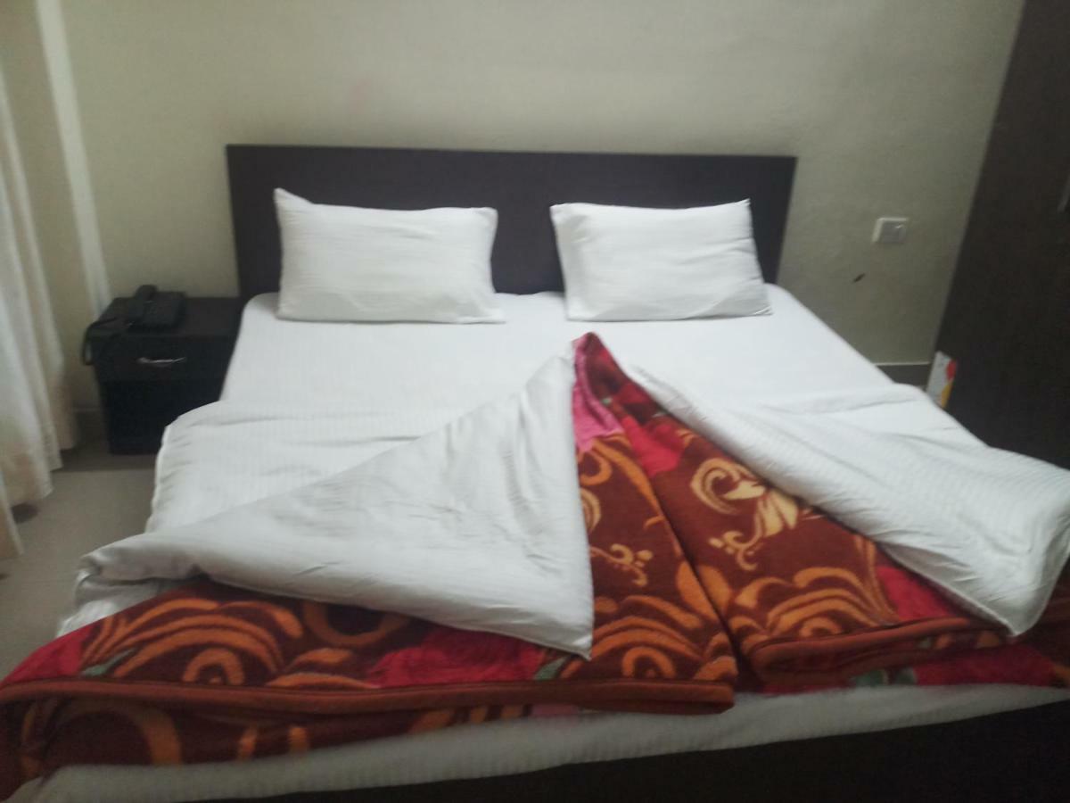 Hotel Vindhwashni Haldwani Bagian luar foto