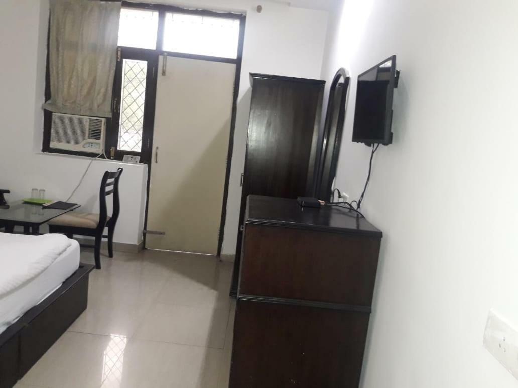 Hotel Vindhwashni Haldwani Bagian luar foto